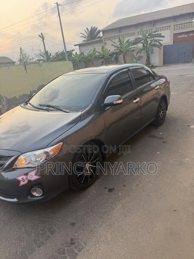 Toyota Corolla LE 4dr Sedan (1.8L 4cyl 4A) 2013 Gray