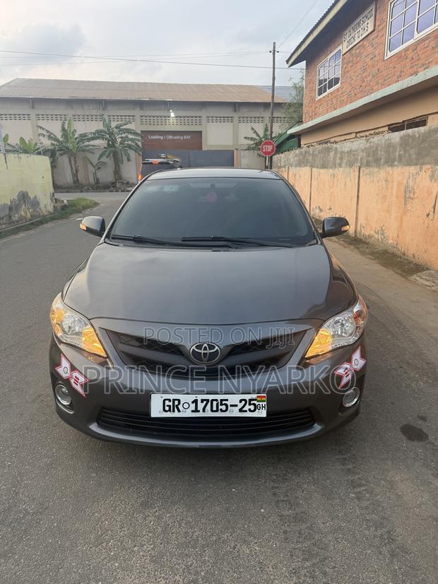 Toyota Corolla LE 4dr Sedan (1.8L 4cyl 4A) 2013 Gray