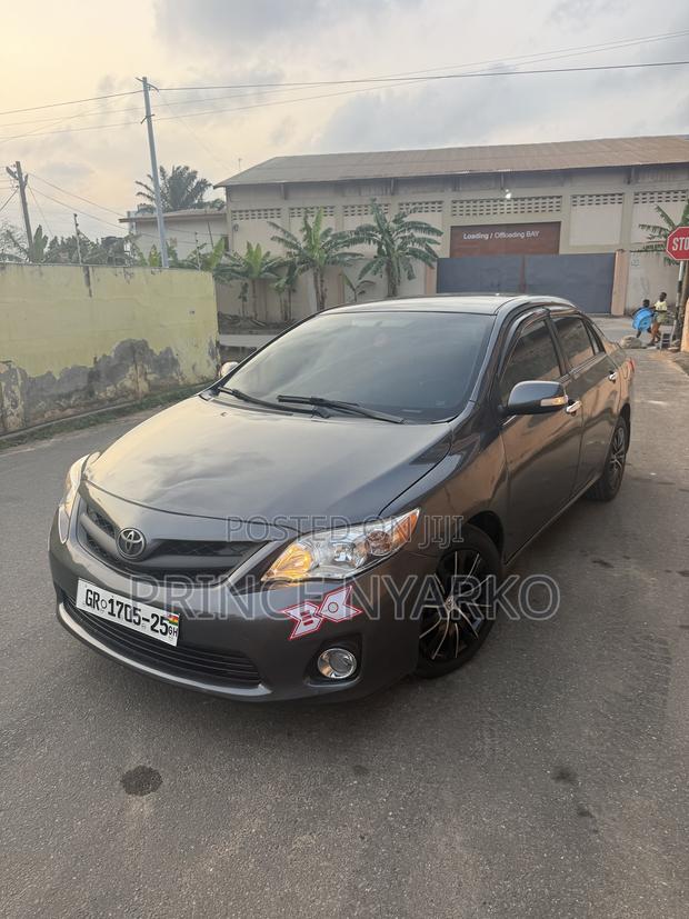 Toyota Corolla LE 4dr Sedan (1.8L 4cyl 4A) 2013 Gray