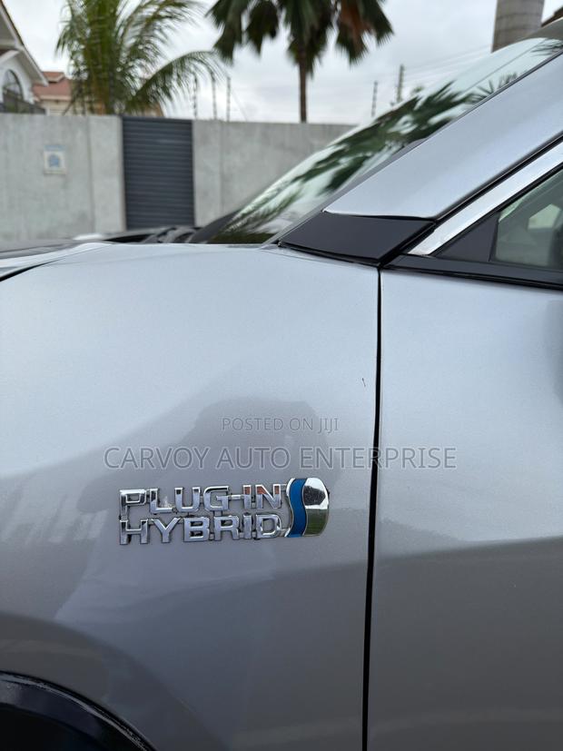 Toyota RAV4 XLE Premium AWD 2023 Silver