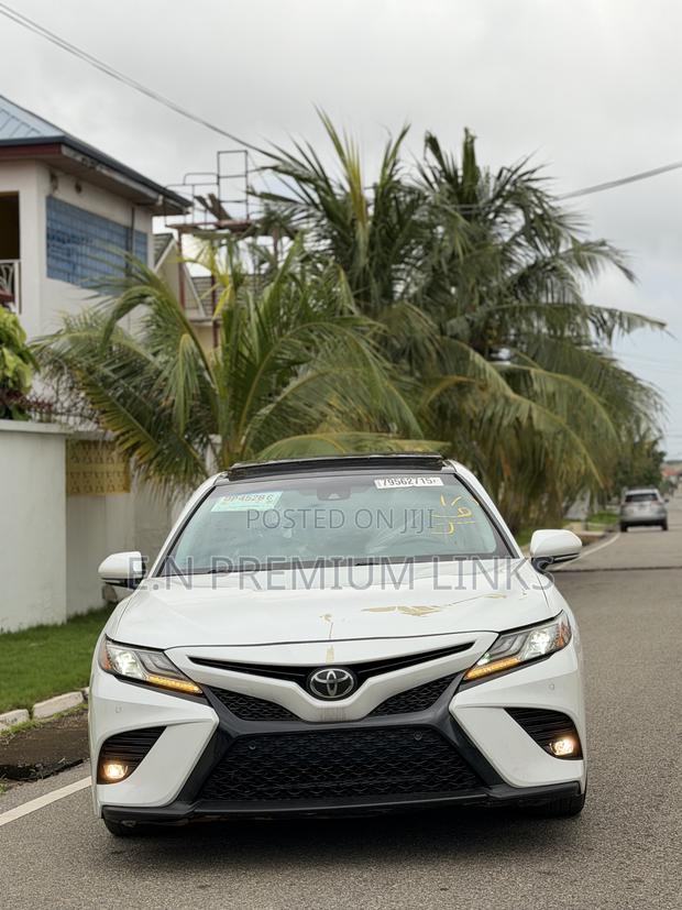 Toyota Camry XSE (2.5L 4cyl 8A) 2019 White