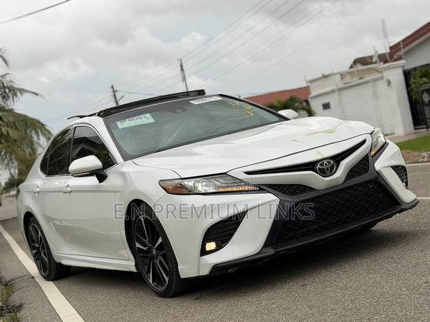 Toyota Camry XSE (2.5L 4cyl 8A) 2019 White