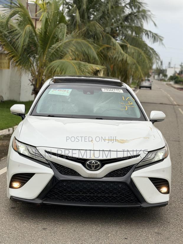 Toyota Camry XSE (2.5L 4cyl 8A) 2019 White