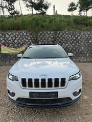 Jeep Cherokee Latitude 4x4 2019 White for sale
