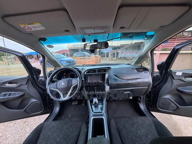 Honda Shuttle 1.5 Hybrid 4WD 2016 Black