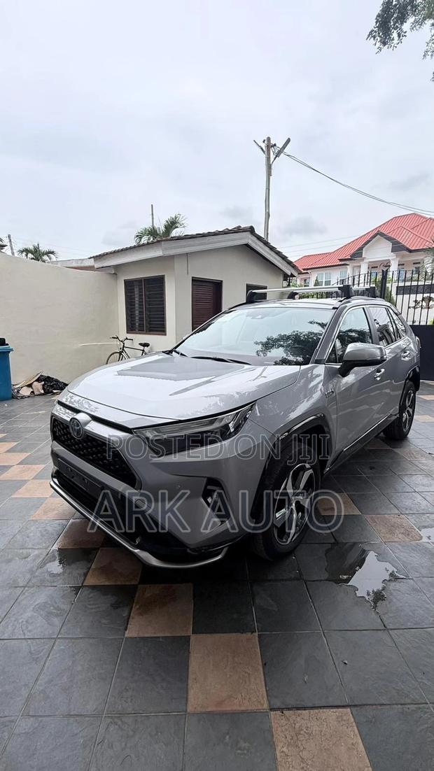 Toyota RAV4 2024 Silver