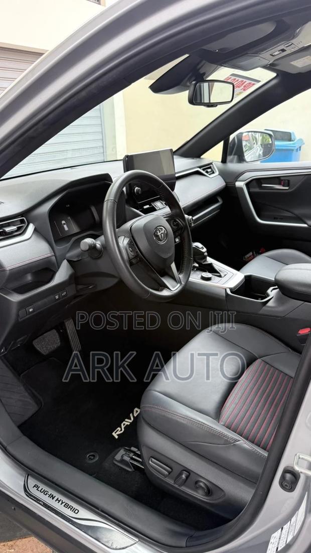 Toyota RAV4 2024 Silver