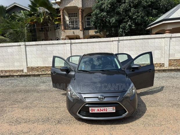 Toyota Yaris iA 1.5 FWD 2018 Gray