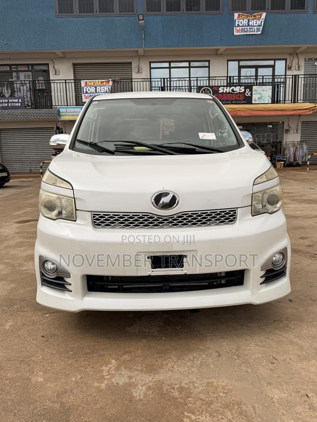 Toyota Voxy ZS Kirameki II 2WD 8-Seater 2012 White