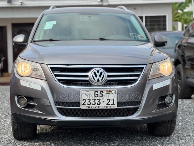 Volkswagen Tiguan SE 2011 Gray