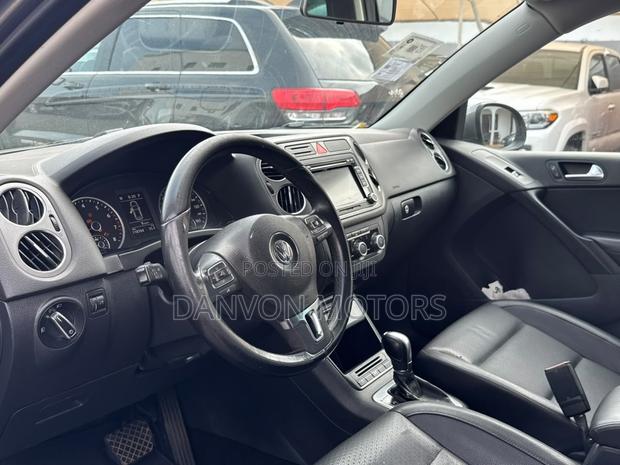 Volkswagen Tiguan SE 2011 Gray