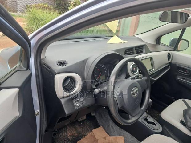 Toyota Vitz 1.5 FWD 3dr 2014 Blue