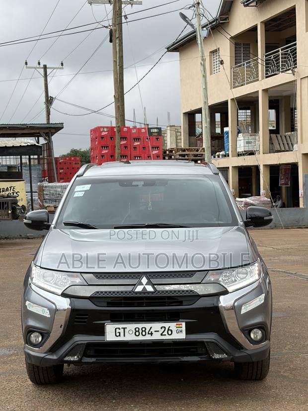Mitsubishi Outlander SE FWD 2020 Gray