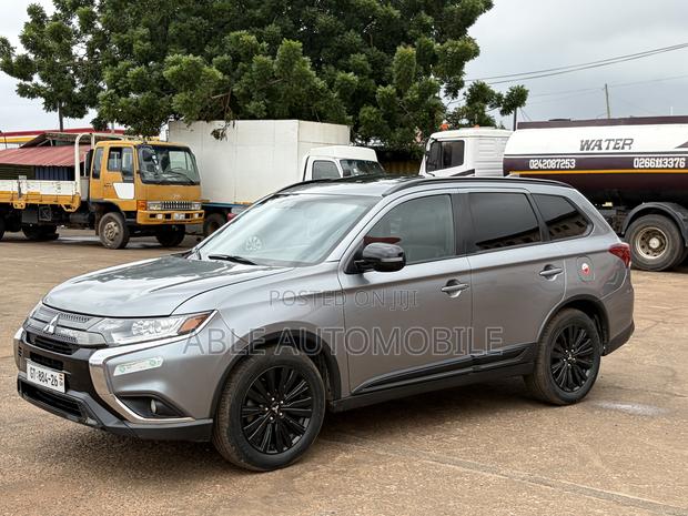 Mitsubishi Outlander SE FWD 2020 Gray