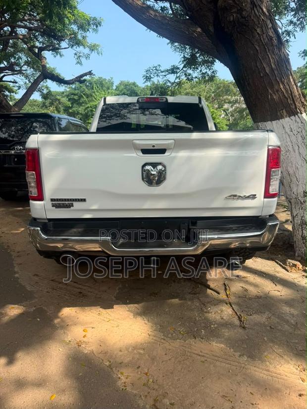 RAM 1500 2021 White