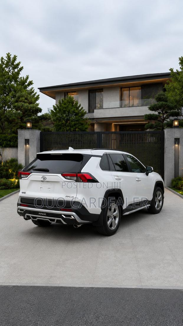 Toyota RAV4 2023 White