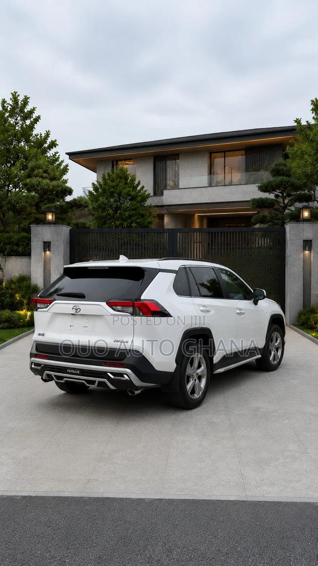 Toyota RAV4 2023 White
