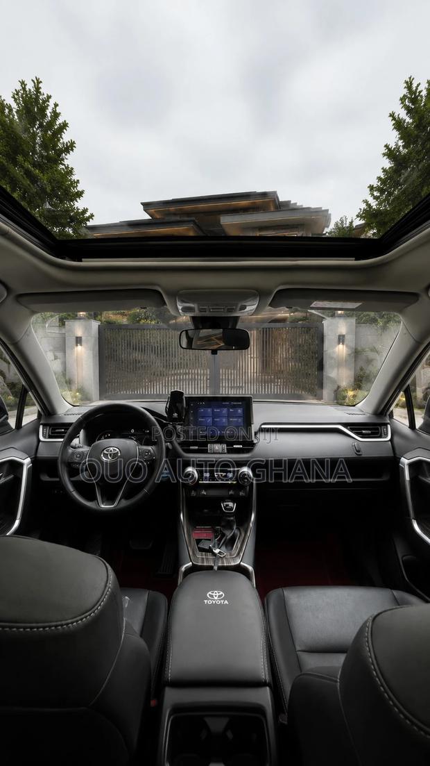 Toyota RAV4 2023 White
