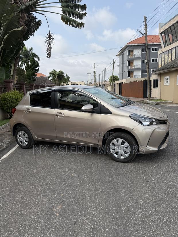 Toyota Vitz 1.3 FWD 3dr 2015 Gold