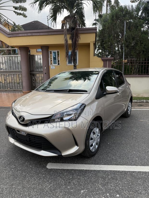 Toyota Vitz 1.3 FWD 3dr 2015 Gold