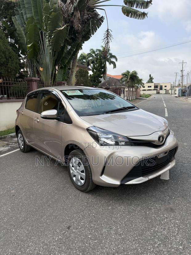 Toyota Vitz 1.3 FWD 3dr 2015 Gold