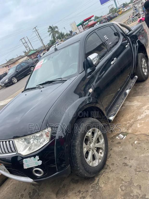 Mitsubishi L200 2012 Black