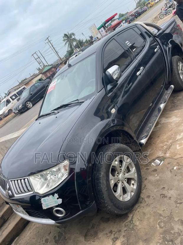 Mitsubishi L200 2012 Black