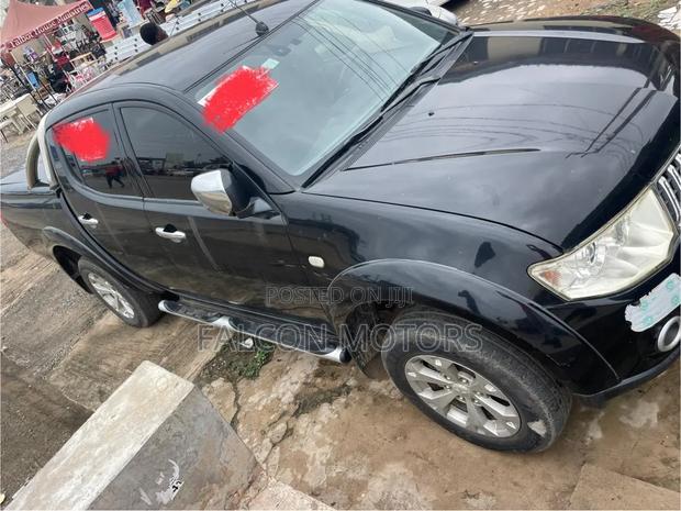 Mitsubishi L200 2012 Black