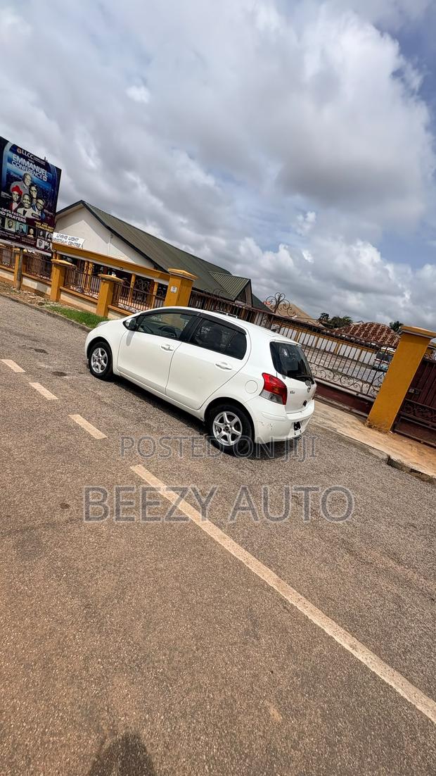 Toyota Vitz 1.3 AWD 3dr 2010 White