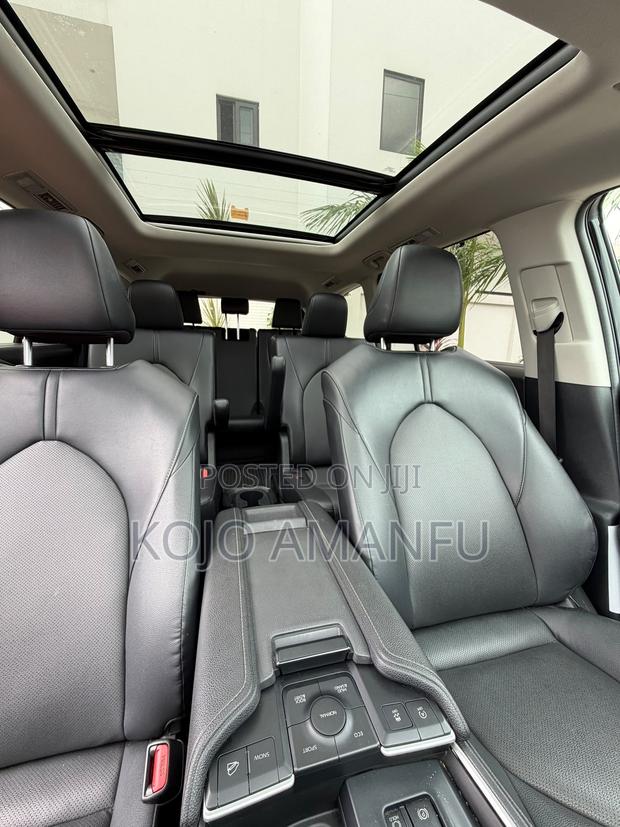 Toyota Highlander XLE AWD 2024 Black