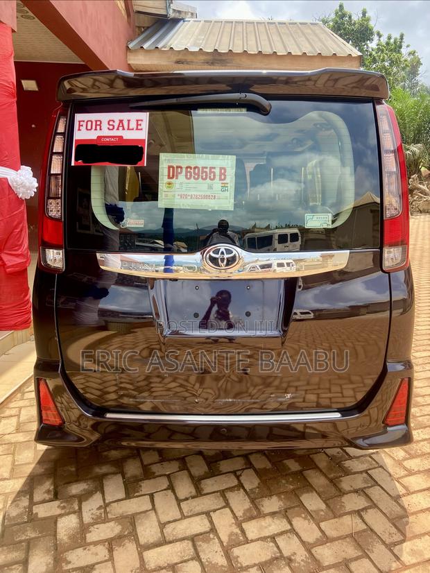 Toyota Noah 2.0 AWD (7 Seater) 2014 Purple