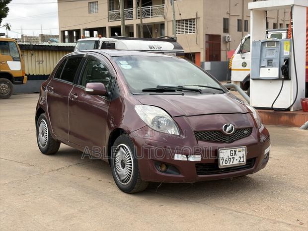 Toyota Vitz 1.3 AWD 3dr 2010 Brown