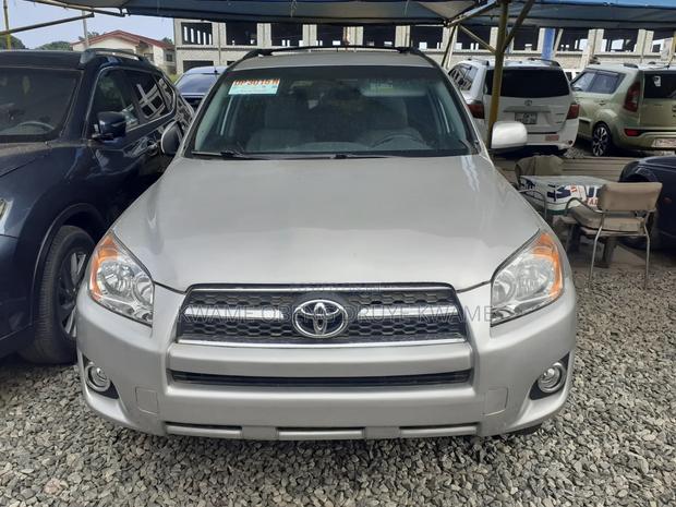 Toyota RAV4 2010 Silver