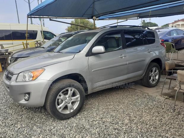 Toyota RAV4 2010 Silver