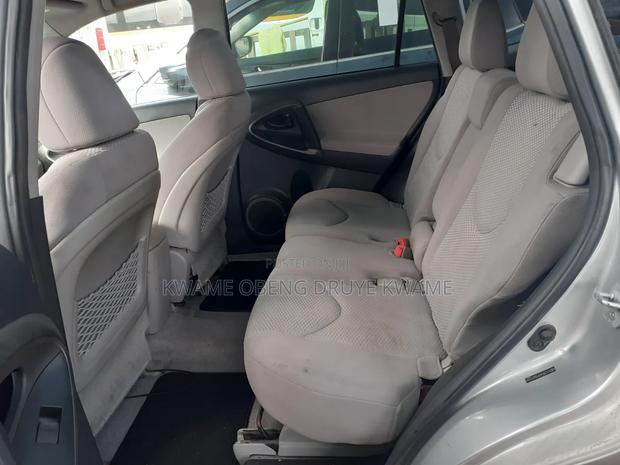 Toyota RAV4 2010 Silver