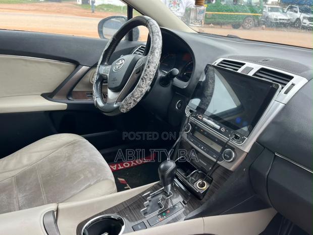 Toyota Avensis 2013 Silver