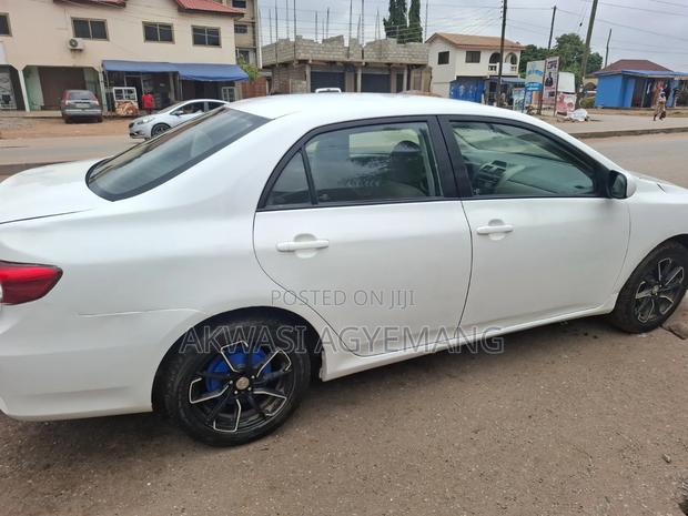 Toyota Corolla 2012 White