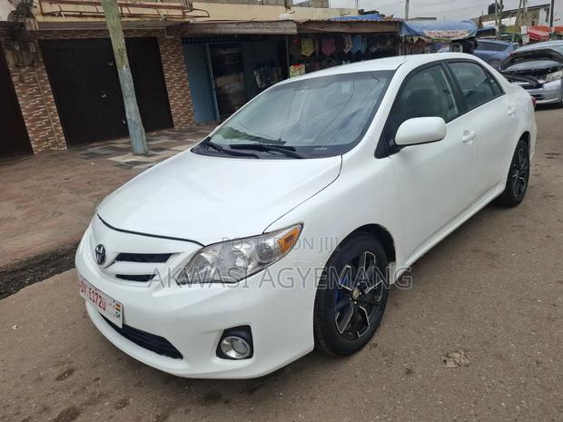 Toyota Corolla 2012 White