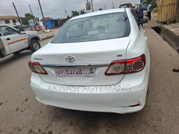 Toyota Corolla 2012 White