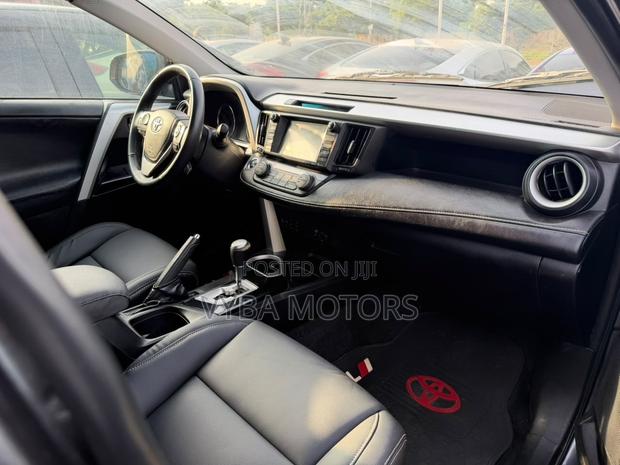 Toyota RAV4 Limited AWD (2.5L 4cyl 6A) 2016 Gray