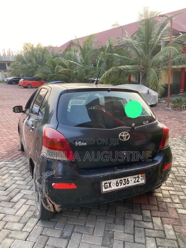 Toyota Vitz 2010 Black