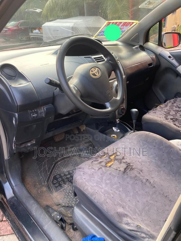 Toyota Vitz 2010 Black