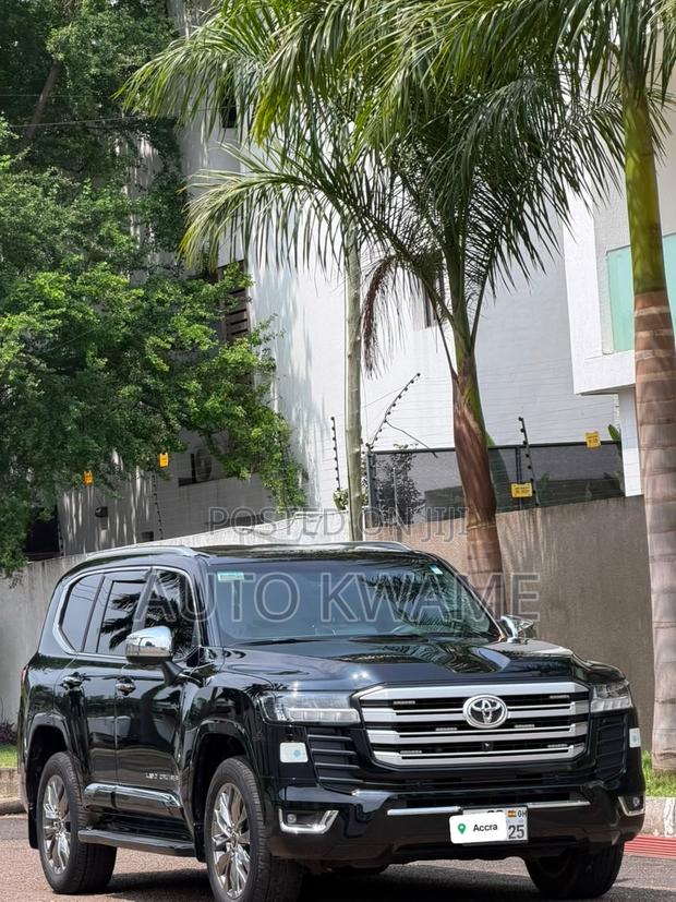 Toyota Land Cruiser LC300 2025 Black