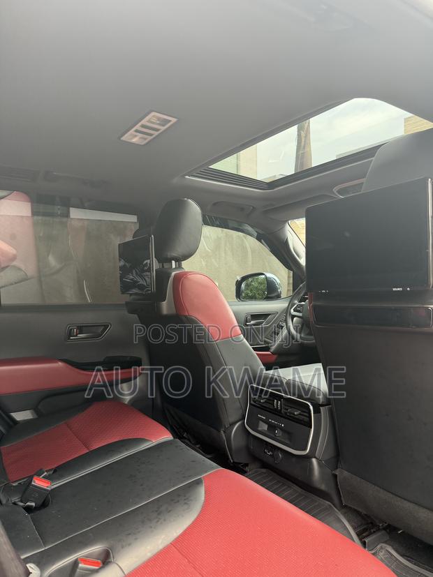 Toyota Land Cruiser LC300 2025 Black