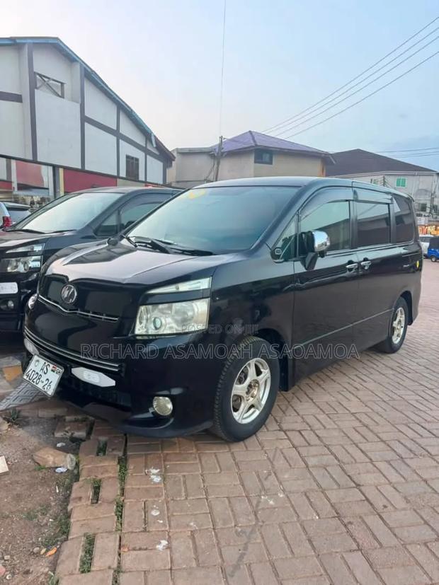Toyota Voxy 2012 Black