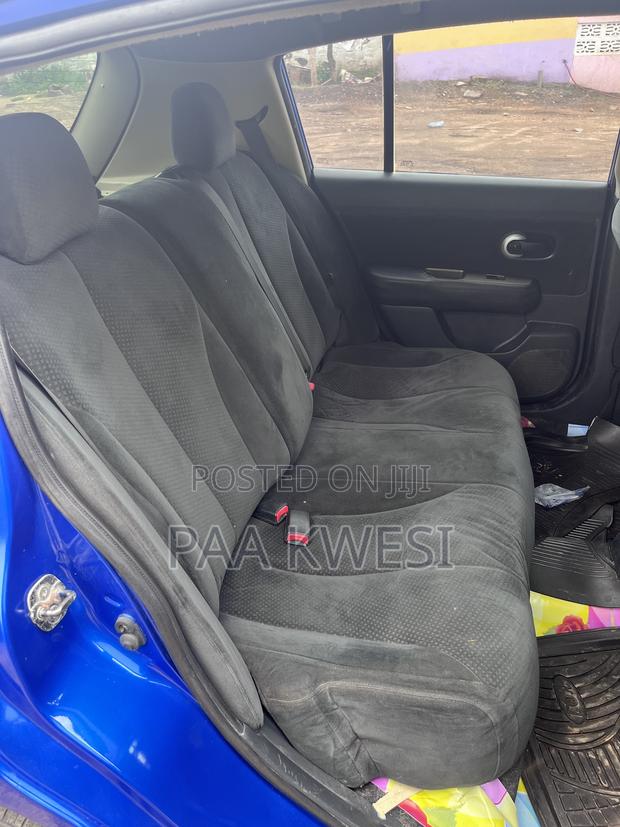 Nissan Versa 1.8 SL Hatchback 2011 Blue