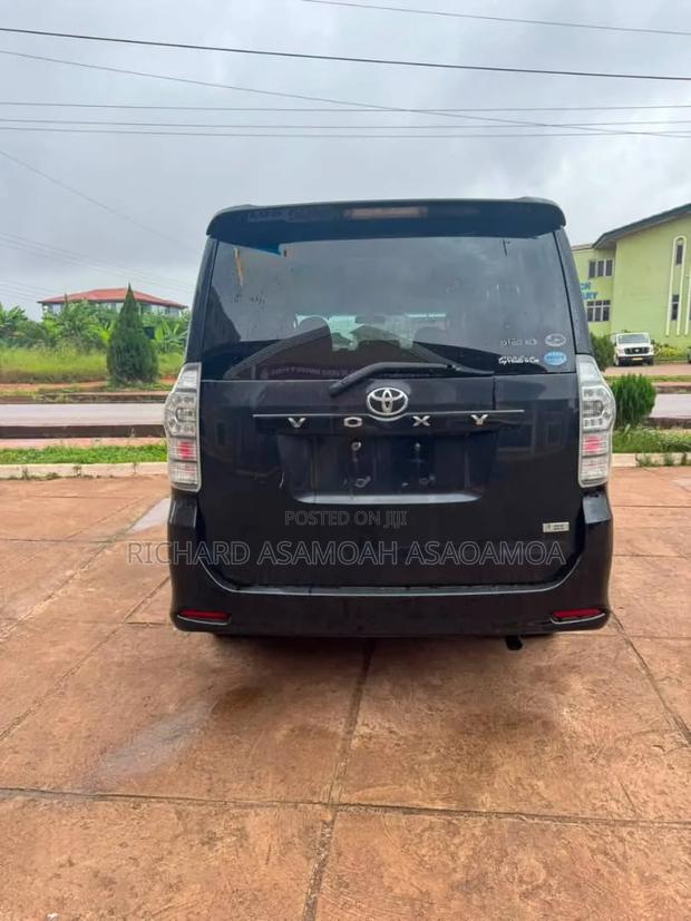Toyota Voxy 2012 Black