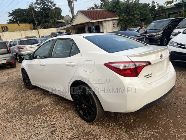 Toyota Corolla S 4dr Sedan (1.8L 4cyl CVT) 2016 White