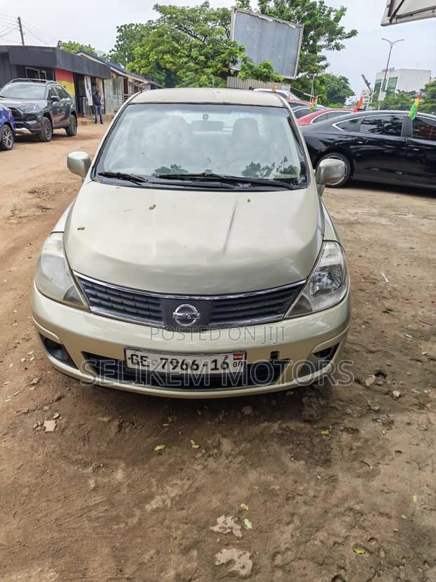 Nissan Versa 2007 Gold