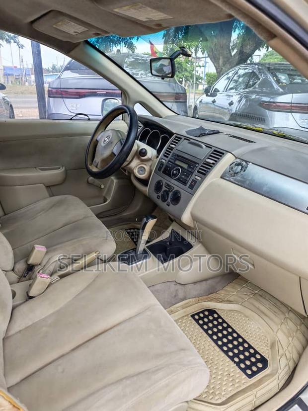 Nissan Versa 2007 Gold